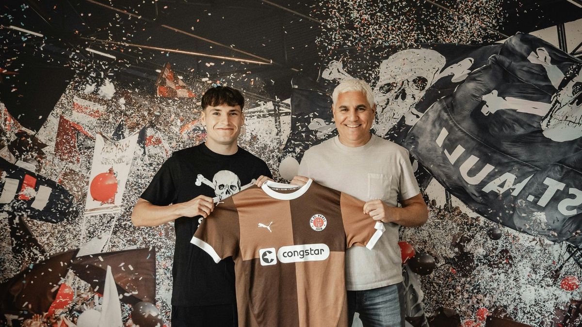 Erster Neuzugang: Pyrka (l.) mit Sportchef Bornemann