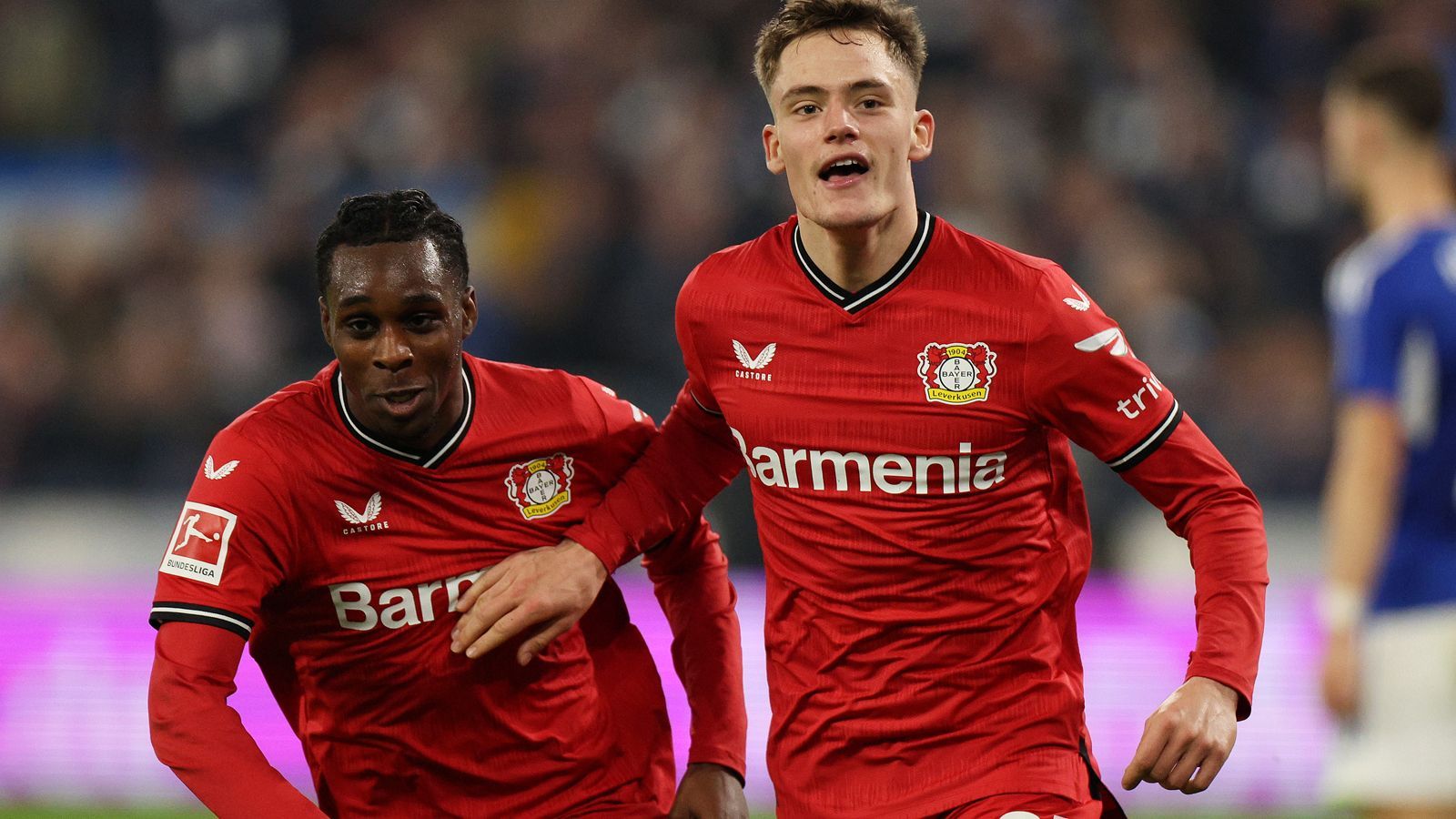 <strong>Bayer 04 Leverkusen</strong><br><strong>Verantwortlich:</strong>&nbsp;Kim Falkenberg (Leiter der Scouting-Abteilung)<br><strong>Anzahl der Scouts:</strong>&nbsp;14<br><strong>Namhafte Scouts:</strong> Falko Götz (Ex-Trainer u. a bei Hertha BSC), Anel Dzaka (Ex-Trainer)