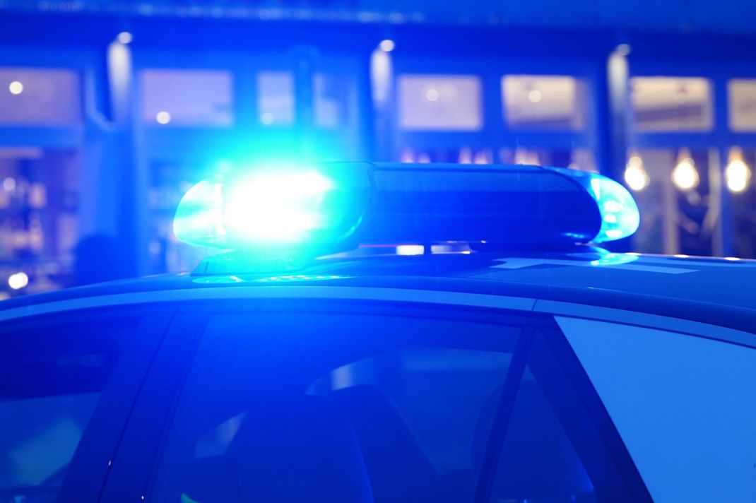 Im bayrischen Lindau hat ein Mann Polizisten und Passanten mit einem Messer bedroht. (Symbolbild)