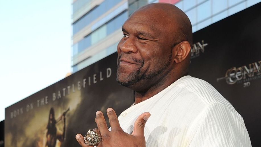 <strong>Bob Sapp</strong><br>
                Im Jahr 1997 spielte Bob Sapp ein Spiel für die Minnesota Vikings. Nach einem positiven Test auf Steroide musste er die NFL wieder verlassen und begann eine Karriere als Wrestler, Kickboxer und MMA-Kämpfer.
