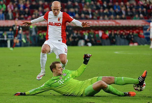 
                <strong>Manuel Neuer vs. Tobias Werner</strong><br>
                Doch die Situation ist nicht final bereinigt: Neuer klärt den Ball nicht zur Seite, sondern hält ihn im Rutschen nur auf. Er muss schnell wieder auf die Beine kommen, um ...
              
