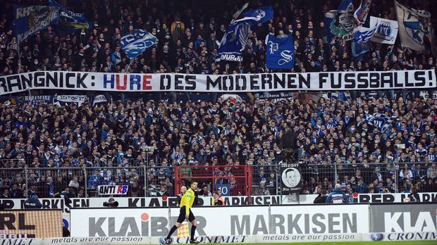 
                <strong>KSC</strong><br>
                In Karlsruhe war Ralf Rangnick, damals noch Trainer von RB, das Ziel der Proteste.
              