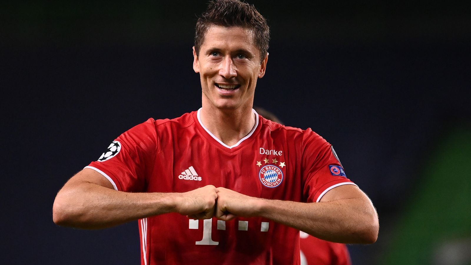 
                <strong>Platz 3: Robert Lewandowski (FC Bayern)</strong><br>
                15 Tore (Saison 2019/20)
              