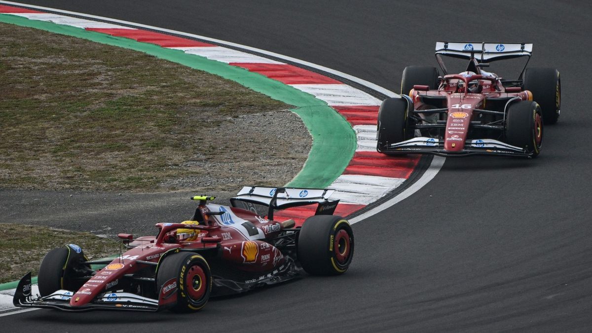 Charles Leclerc und Lewis Hamilton (vorne)