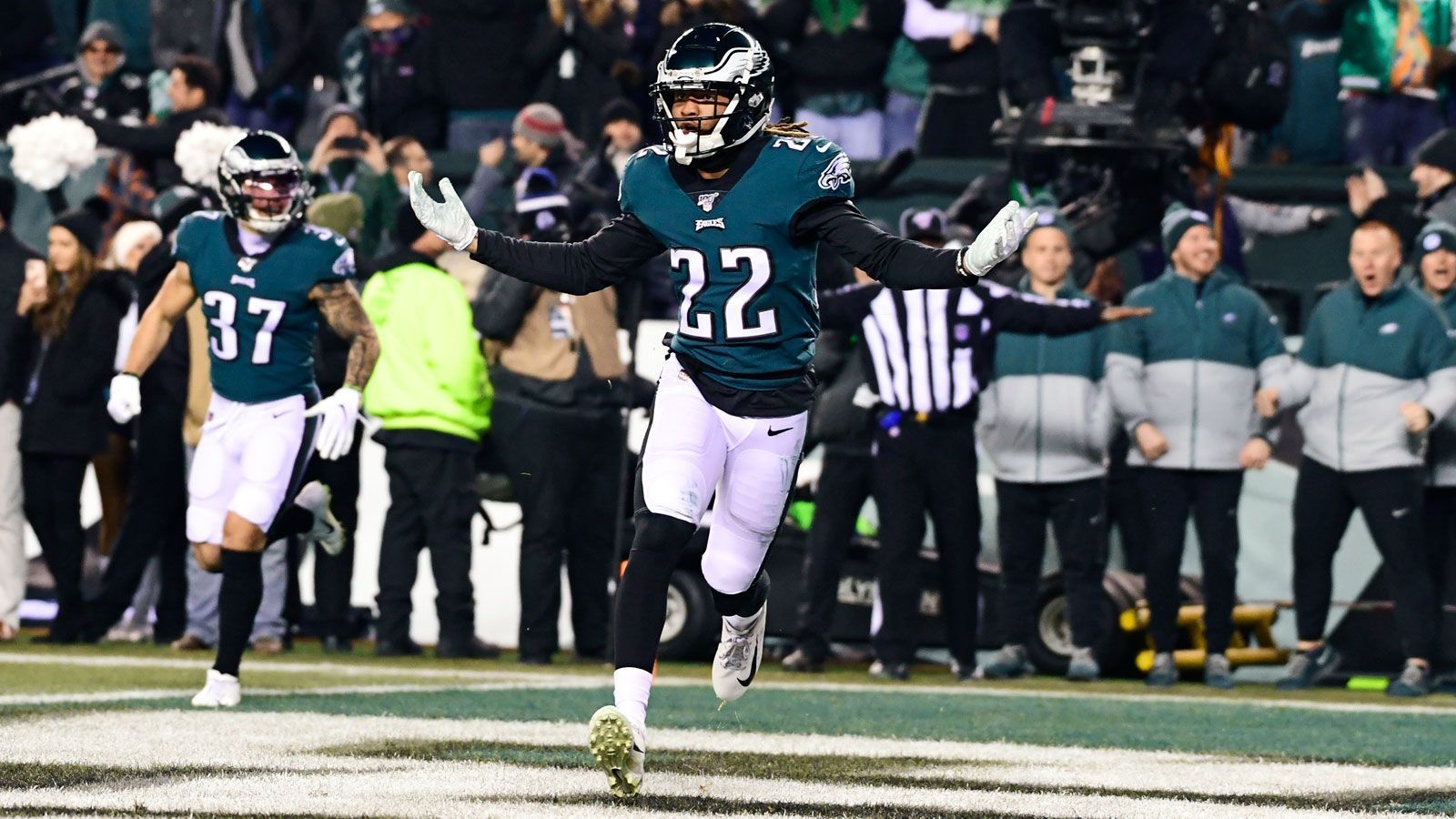 
                <strong>Sidney Jones (Philadelphia Eagles) - Cornerback</strong><br>
                Drei Jahre nachdem er von den Eagles in der zweiten Runde des Drafts ausgewählt wurde, wartet Jones noch immer auf seinen Durchbruch in der NFL. Verletzungen warfen den 24-Jährigen immer wieder zurück, zudem verfügt Philadelphia über talentierte Spieler in der Passverteidigung. Darius Slay, Nickell Robey-Coleman, Avonte Maddox und Rasul Douglas genießen momentan das Vertrauen von Head Coach Doug Pederson, sodass es für Jones zunehmend schwerer wird einen bleibenden Eindruck zu hinterlassen.
              