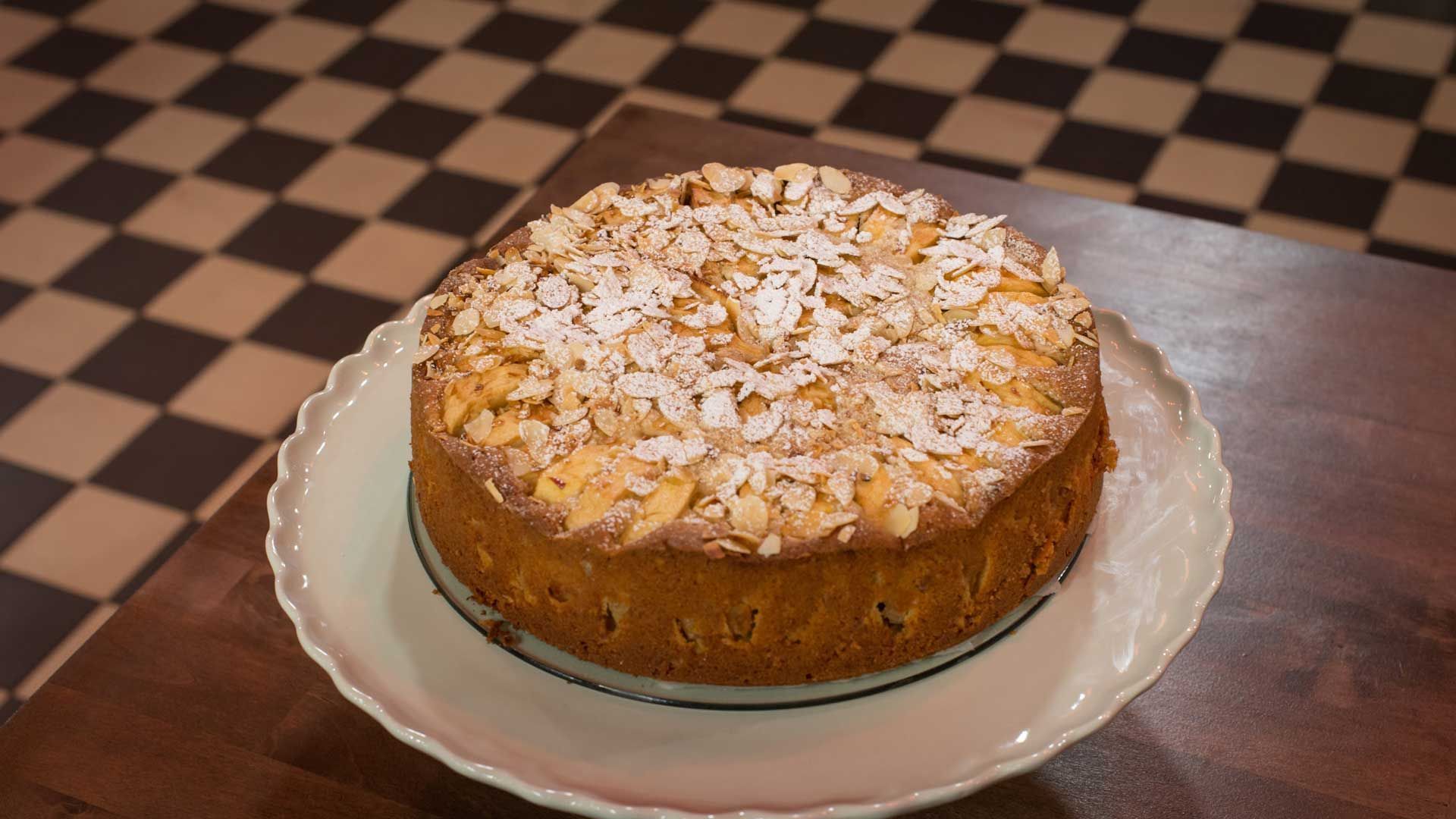 Apfel-Walnuss-Kuchen: Rezept von Maddin Schneider | Promibacken