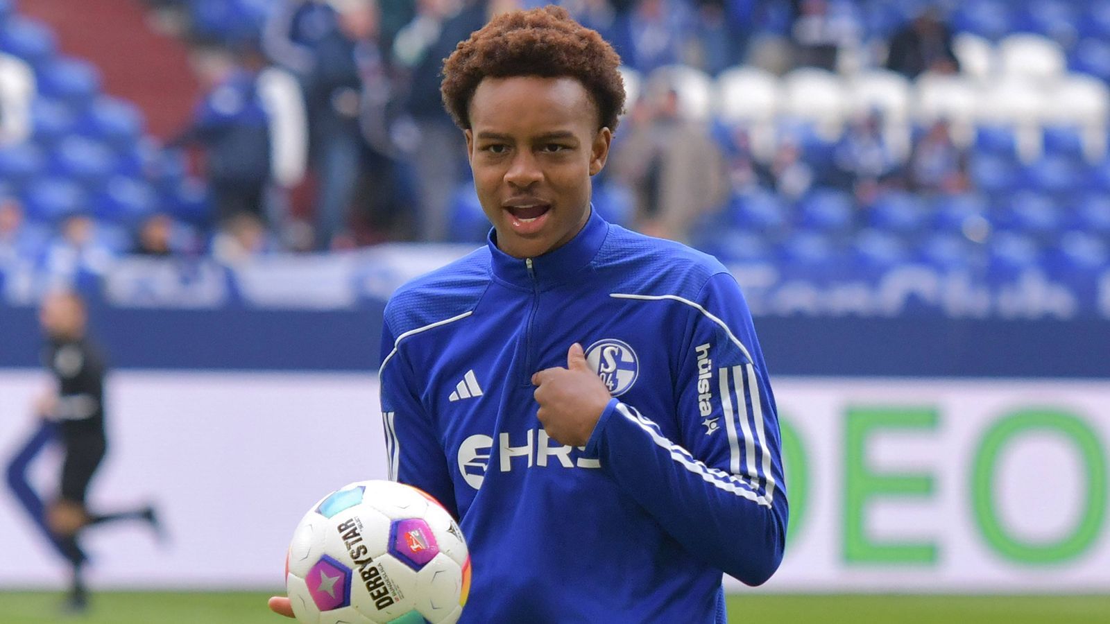 <strong>Linker Mittelfeldspieler: Assan Ouedraogo (FC Schalke 04)</strong><br>Verletzungsbedingt kam der deutsche U17-Star nur auf elf Spiele. Doch S04 wurde schnell klar, er ist bereits einer der besten Kicker der 2. Liga. Viele europäische Top-Vereine beobachten seinen Werdegang, die Schalker werden ihn wohl nicht lange halten können. Zudem ist er flexibel einsetzbar. Fühlt sich zentral, offensiv, defensiv oder auf dem Flügel wohl.