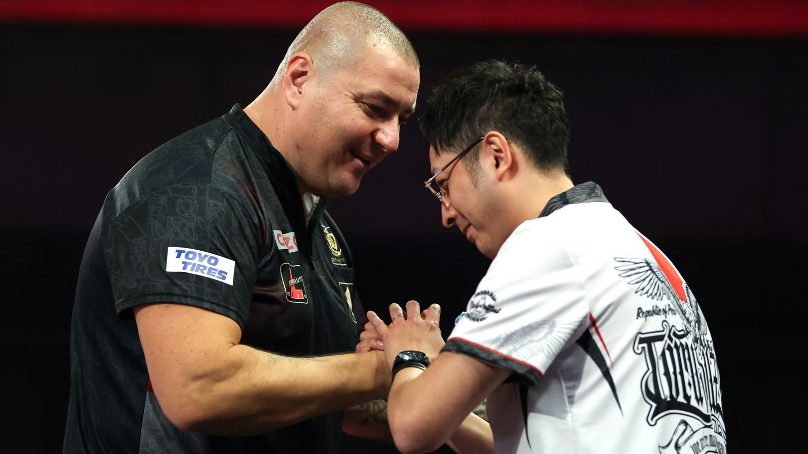 
                <strong>Ganz großer Sport</strong><br>
                Sportliche Fairness, wie man sie in jedem Sport vorfinden sollte: Toru Suzuki war mit einer 0:3-Niederlage bei seinem Erstrundenmatch gegen Boris Krcmar chancenlos. Nach dem Spiel gratulierte der Japaner dem Kroaten dennoch herzlich zum Weiterkommen.
              