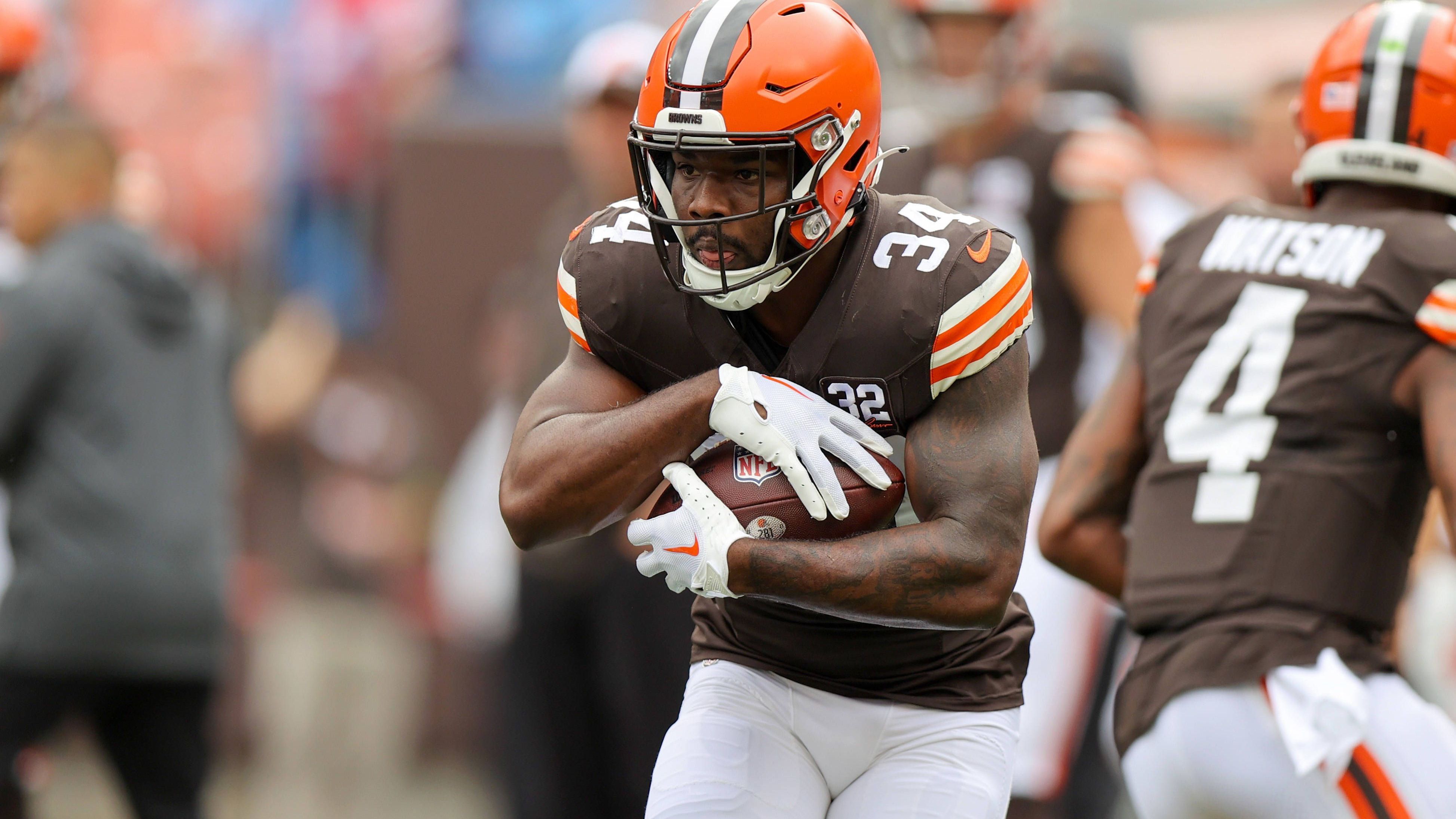 <strong>Cleveland Browns: Ballsicherheit</strong><br>Ganze sieben Turnover haben die Browns in den ersten drei Spielen der Saison begangen. Für vier dieser Ballverluste ist Quarterback Deshaun Watson mit zwei Interceptions und zwei verlorenen Fumbles verantwortlich. Der vollgarantierte Vertrag von über 230 Millionen US-Dollar hat sich noch nicht ausgezahlt - Watson ist noch weit entfernt von seiner Form aus Texans-Zeiten.&nbsp;&nbsp;