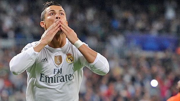 
                <strong>Cristiano Ronaldo: Elfmeter-Rekord</strong><br>
                Cristinao Ronaldo: Der Weltfußballer stellt mit einem Elfmeter-Toren gegen Donezk einen weiteren Rekord ein. Gemeinsam mit Ruud van Nistelrooy und Luis Figo hat Ronaldo in der Champions League elf Treffer vom Punkt erzielt.
              