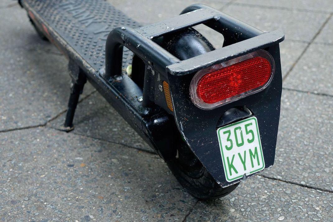 Ab 1. März 2022 müssen die Versicherungs-Kennzeichen von Kleinkraft-Rädern grün sein. 