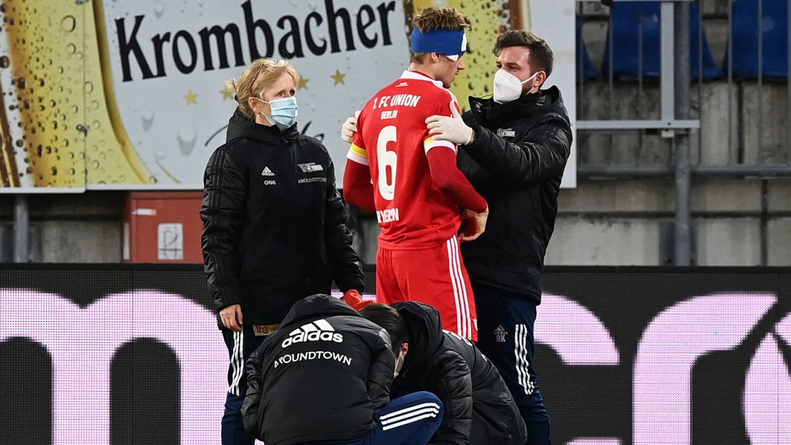 
                <strong>Das schmerzvolle Bundesliga-Duell Bielefeld vs. Union</strong><br>
                Für den Norweger Ryerson ging es für den Rest der ersten Halbzeit mit einem Turban weiter. Kurios: Nach dem Wiederbeginn kam Ryerson dann schon ohne Turban zurück auf das Spielfeld. Da gab es wohl eine Blitzheilung. 
              