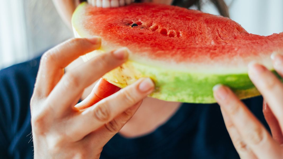 Obst ist gesund, enthält aber auch Fruchtzucker. Ist der denn besser als normaler Zucker?