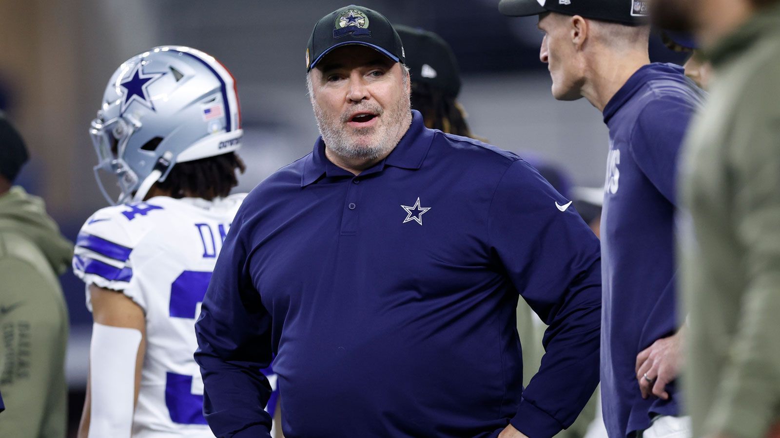 <strong>9. Platz (geteilt): Mike McCarthy</strong><br>
                • Team: Dallas Cowboys<br>• Im Amt seit: 2020<br>• Regular-Season-Bilanz: 42-25<br>• Vorherige Stationen: Saints-OC (2000-2004), 49ers-OC (2005), Packers-HC (2006-2018)