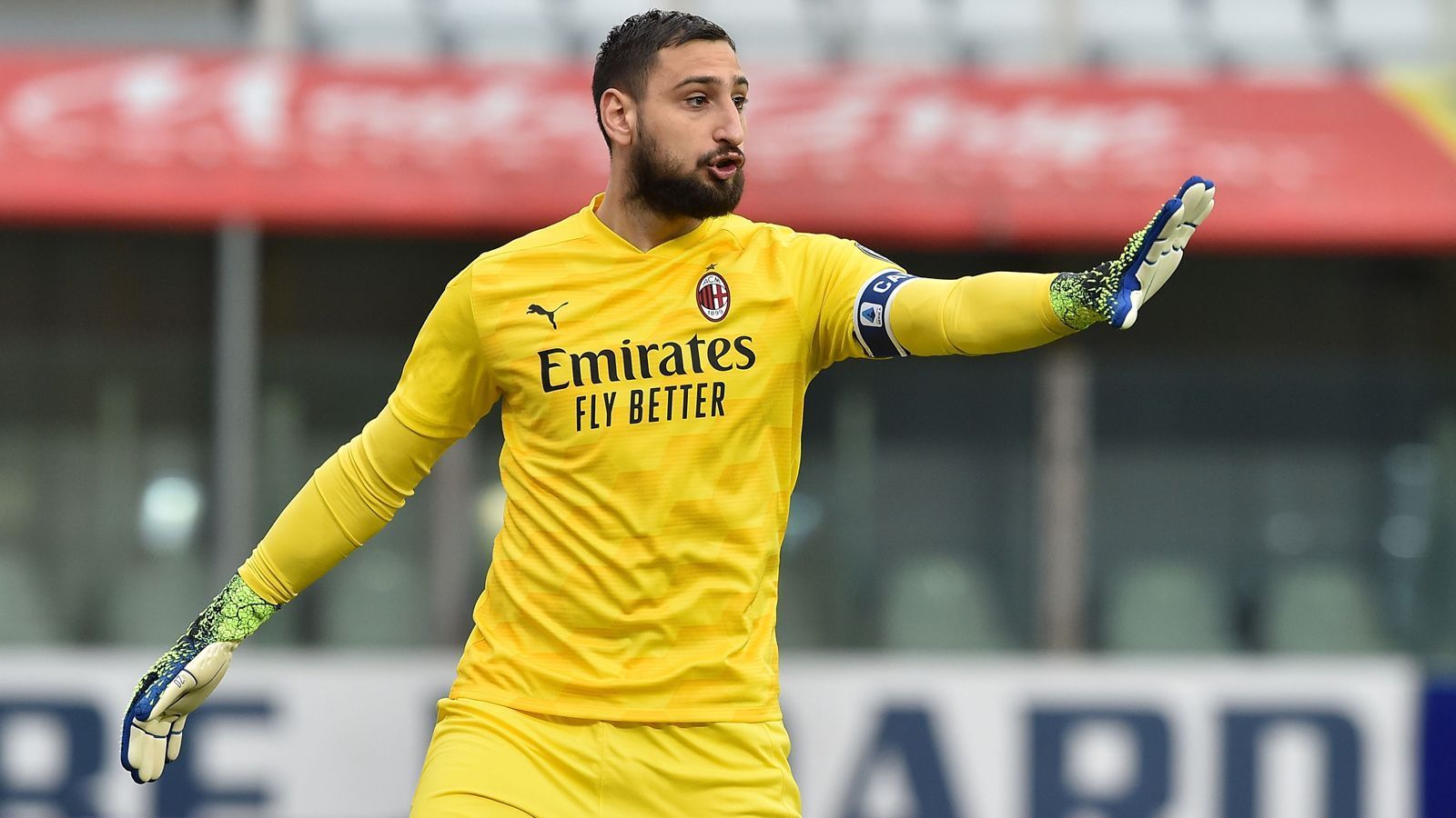 
                <strong>Gianluigi Donnarumma (AC Mailand)</strong><br>
                Neben Haaland wird voraussichtlich Milan-Keeper Gianluigi Donnarumma Raiolas heißeste Transferaktie für den Sommer 2021 sein. Der erst 22-Jährige debütierte bereits mit 16 Jahren für die Italiener und hat trotz seiner Jugend daher schon unglaublich viel Erfahrung. Kein Wunder also, dass fast täglich Gerüchte um mögliche neue Vereine für den im Sommer ablösefreien Donnarumma auftauchen. Einige Milan-Angebote zur Vertragsverlängerung soll Raiola im Namen Donnarummas bereits abgelehnt haben, 7,5 Millionen Euro Jahresgehalt reichen dem Berater Medienberichten zufolge nicht, die die Italiener zuletzt geboten haben dürften. 
              