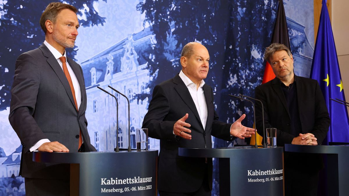 Kanzler Scholz mit seinen Ministern Lindner und Habeck