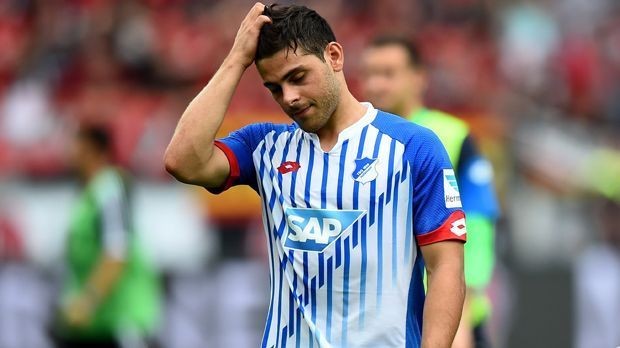 
                <strong>Kevin Volland (TSG 1899 Hoffenheim)</strong><br>
                ... Kevin Volland bei der TSG 1899 Hoffenheim. Durch den Abgang von Roberto Firmino nach Liverpool, trägt Volland noch mehr Verantwortung in Sinsheim. Auf Platz Zwei der Trikot-Verkäufe steht Abwehr-Mann Niklas Süle.
              