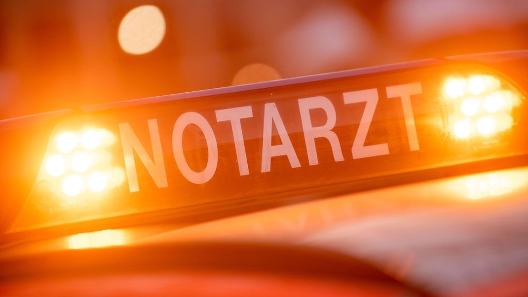 Einsatzkräfte sicherten in Rheinland-Pfalz das Wrack des Kleinflugzeugs. (Symbolbild)