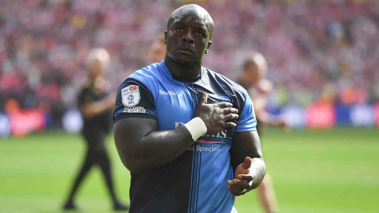 
                <strong>Adebayo Akinfenwa (ehemals u.a. Wycombe Wanderers) </strong><br>
                &#x2022; Instagram-Follower: 1,4 Millionen<br>&#x2022; Einnahmen pro Post: 4.385,64 Euro<br>
              