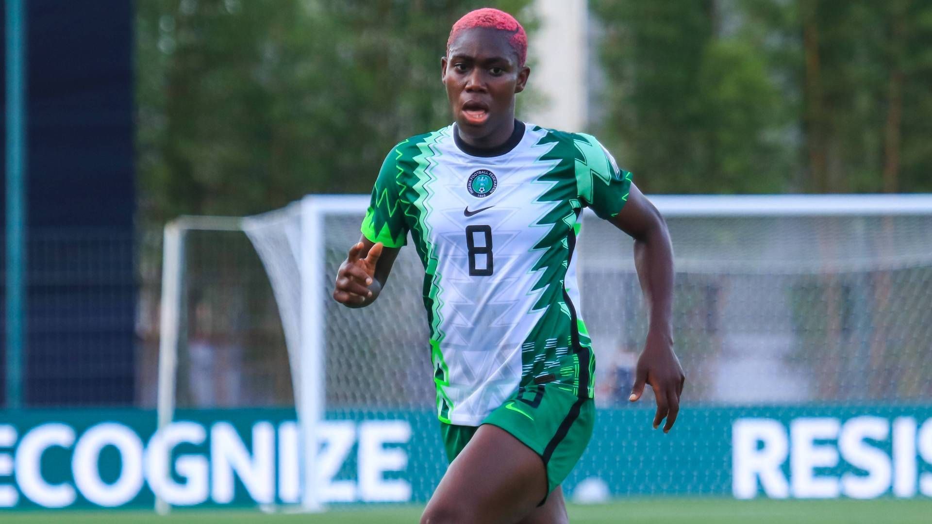 
                <strong>Nigeria - Asisat Oshoala</strong><br>
                Asisat Oshoala ist die mit Abstand beste Spielerin im Kader Nigerias. Die 28 Jahre alte Stürmerin ist wie so viele andere WM-Teilnehmerinnen auch beim FC Barcelona aktiv und kommt dort häufig von der Bank. Dennoch ist sie extrem torgefährlich. Ungefähr alle 60 Minuten war sie in der abgelaufenen Saison direkt an einem Tor beteiligt.
              