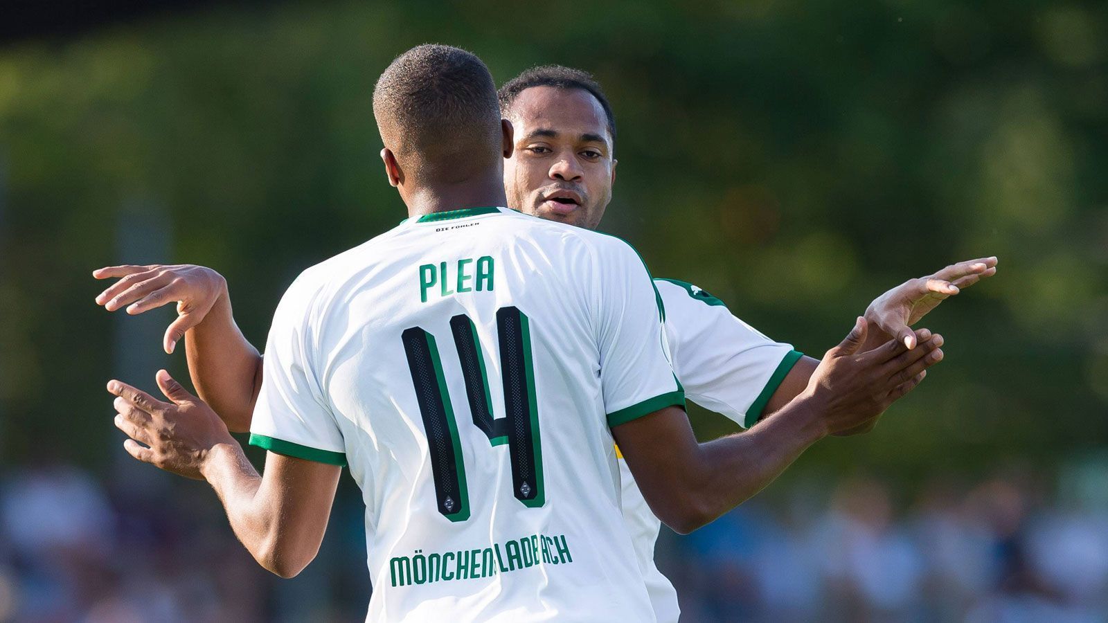 
                <strong>Platz 5: Borussia Mönchengladbach</strong><br>
                Klar, ein 11:1 im Pokal bei Hastedt ist kein Gradmesser für eine erfolgreiche Saison. Dennoch wirkt das Angriffsspiel der Fohlen im neuen 4-3-3-System mit Raffael, Rekordtransfer Plea und Thorgan Hazard schon ziemlich ansehnlich. Für den Belgier kommt diese Saison der große Durchbruch. Die Gladbacher ziehen mit Platz 5 souverän die die Europa League ein.
              