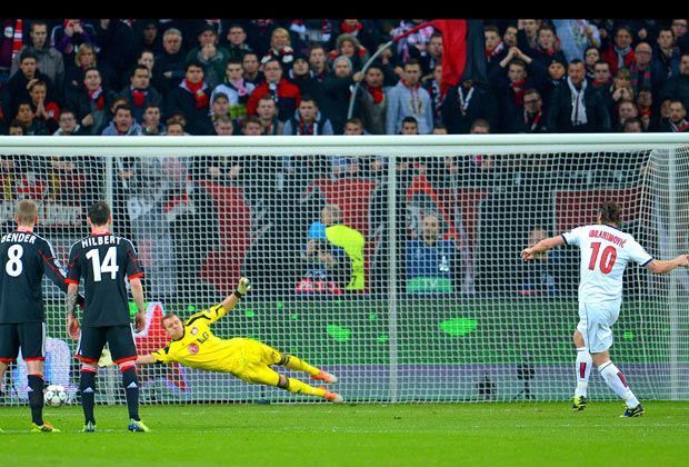 
                <strong>Bayer 04 Leverkusen - Paris St. Germain 0:4</strong><br>
                Zlatan Ibrahimovic ist der Mann der ersten Halbzeit. Der Superstar erzielt zwei Tore gegen Bayer Leverkusen, eines per Elfmeter. 3:0 für Paris nach 45 Minuten. Für die Werkself wird es nun schwer, überhaupt ins Spiel zurückzukommen.  
              