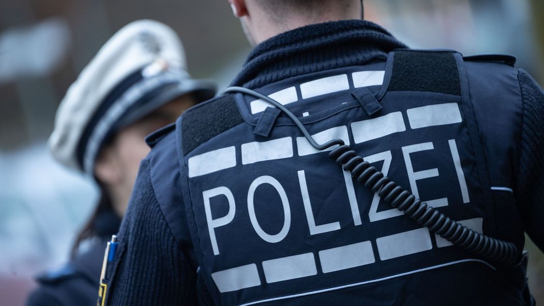 Die Polizei musste die Bundesstraße sperren.