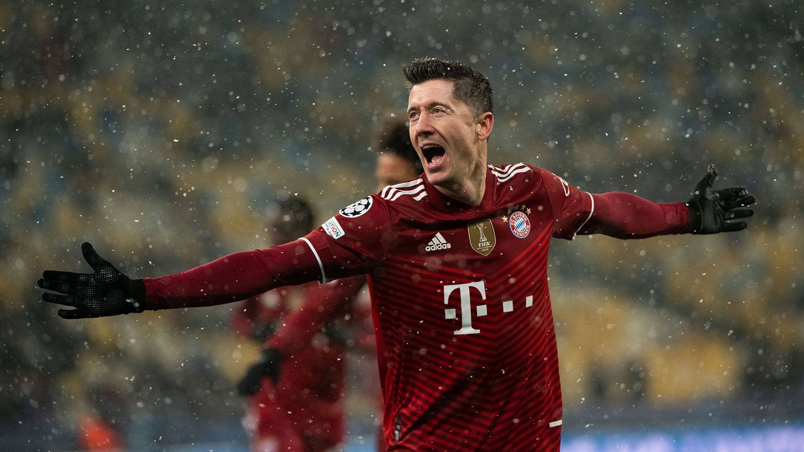 
                <strong>Platz 1: Robert Lewandowski</strong><br>
                FC Bayern München | Angriff | 33 Jahre | Vorjahresposition: 1
              