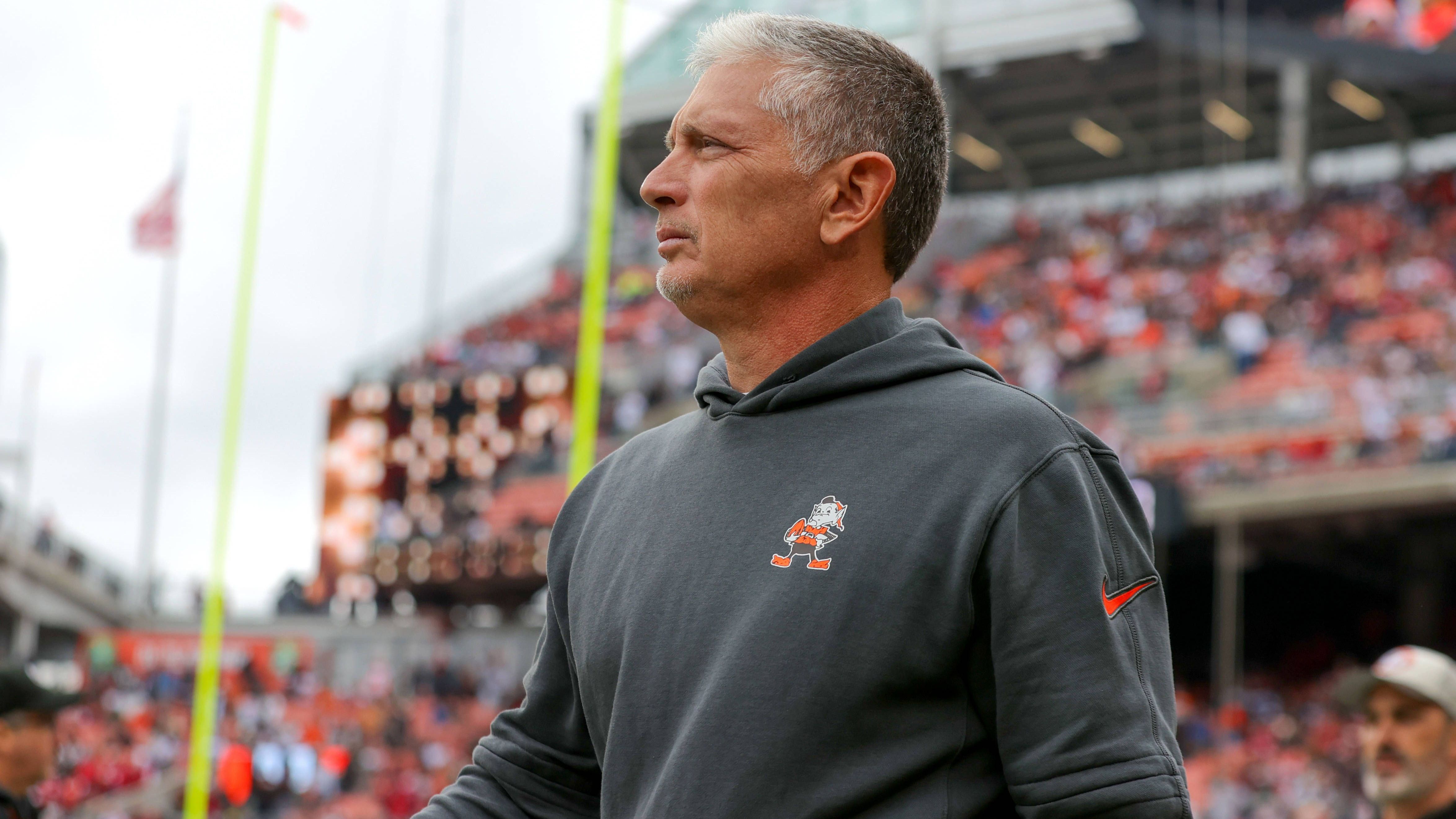 <strong>Gewinner: Jim Schwartz</strong><br>Trotz Abwesenheit von Quarterback Deshaun Watson schlugen die Cleveland Browns die San Francisco 49ers. Die Defense von Coordinator Jim Schwartz machte einen bärenstarken Job und zeigte QB Brock Purdy die Grenzen auf, auch wenn San Franciscos Offense in der Partie durch Ausfälle von Receiver Deebo Samuel, Star-Running-Back Christian McCaffrey und Tackle Trent Williams arg gebeutelt wurde.