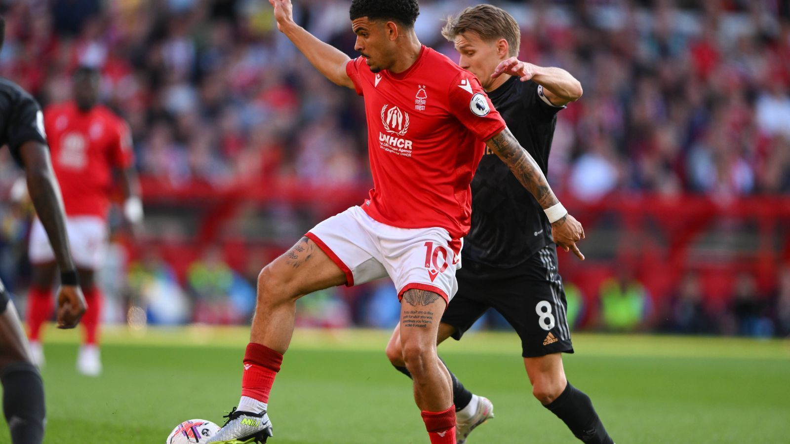 
                <strong>England: Morgan Gibbs-White (Nottingham Forest)</strong><br>
                &#x2022; Offensives Mittelfeld<br>&#x2022; 23 Jahre alt (2000)<br>&#x2022; Ein Tor in zehn Länderspielen für die englische U21-Nationalmannschaft<br>&#x2022; Marktwert: 30 Millionen Euro<br>
              