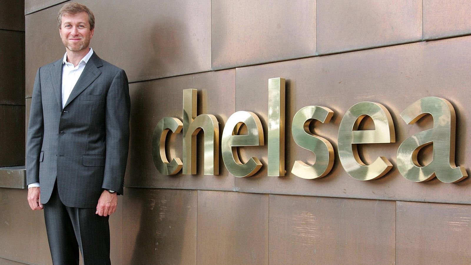 
                <strong>Wer wird Nachfolger von Abramowitsch als Besitzer des FC Chelsea?</strong><br>
                Wegen der Sanktionen gegen Russland und ihn selbst muss Oligarch Roman Abramowitsch den FC Chelsea nach 19 Jahren verkaufen - zumindest, sobald ihm die Maßnahmen das gestatten. Der amtierende Champions-League-Sieger und Klubweltmeister weckt natürlich großes Interesse in den Kreisen der Superreichen. Unter den möglichen Nachfolgern des Russen sind einige schillernde Persönlichkeiten. Allerdings soll der Klub den meisten Interessenten abgesagt haben. ran verrät, wer an dem englischen Top-Verein Interesse haben soll 
              