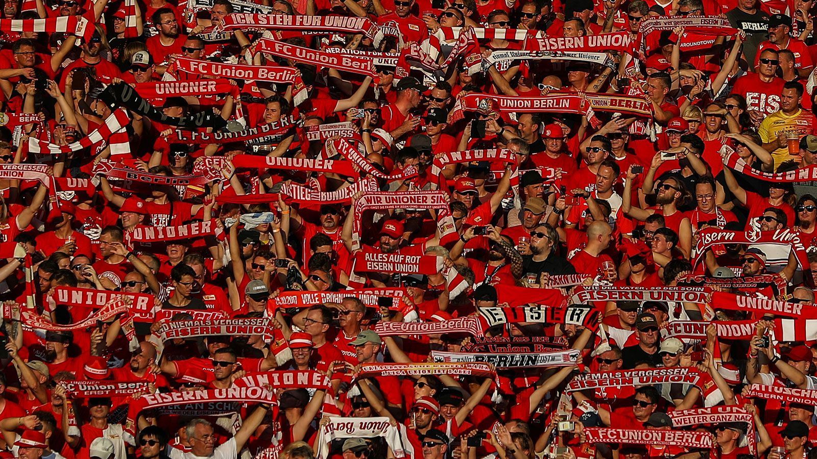 
                <strong>1. FC Union Berlin</strong><br>
                Stadion: Stadion an der alten Försterei (22.012 Plätze) - Fans beim Saisonauftakt: 4600 - Fans am 5. Spieltag: 0* - Gegner: SC Freiburg -*Die neue Berliner Infektionsschutzverordnung, die am Samstag in Kraft tritt, soll keinerlei Fans im Stadion mehr erlauben. Damit würden die Ränge gegen Freiburg leer bleiben, und auch die geplante Veranstaltung am Sonntag würde nicht stattfinden.
              