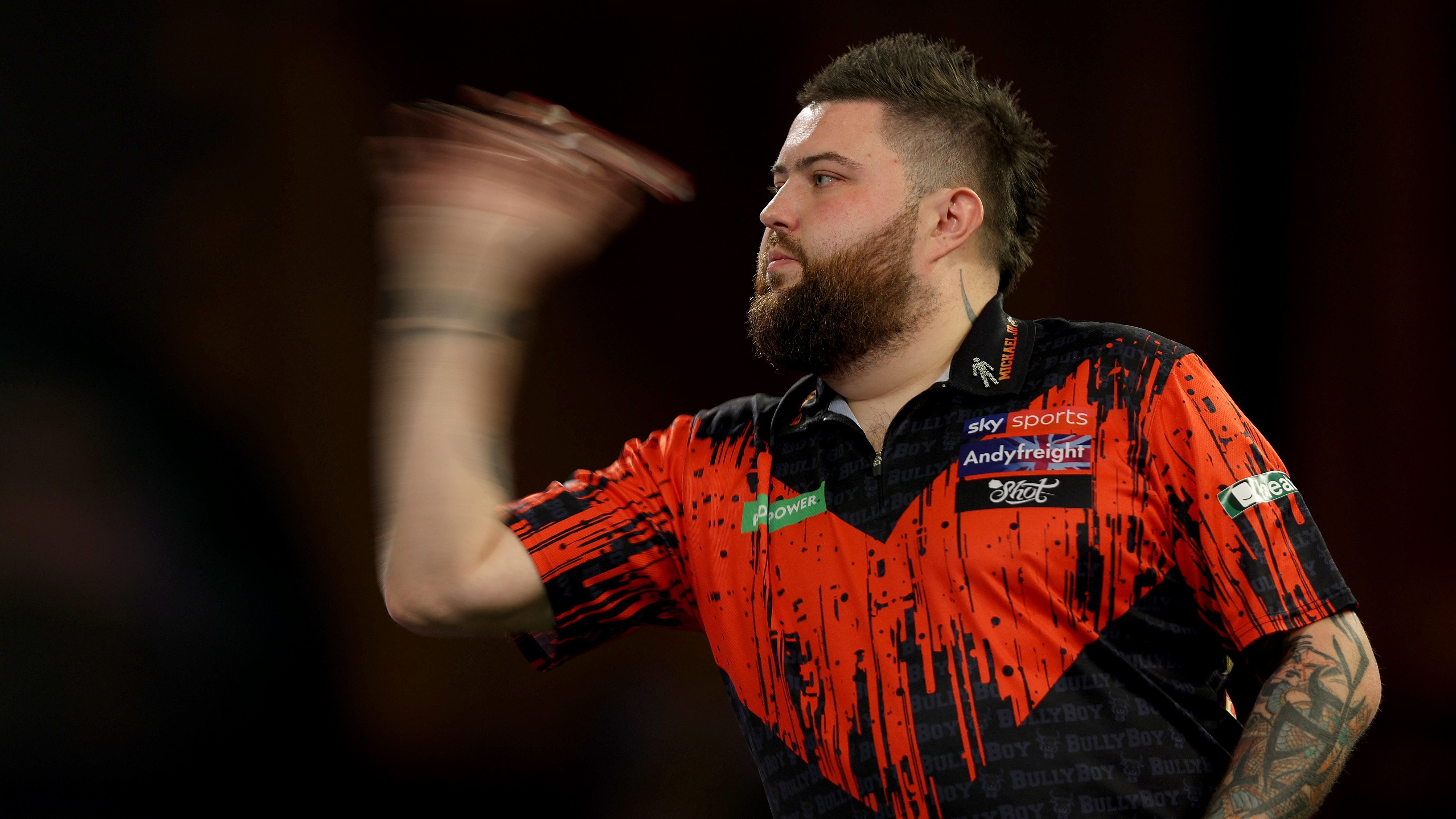 <strong>Platz 12 (geteilt): Michael Smith (England)</strong><br><strong>180er bei der WM 2024:</strong> 16<br><strong>Ergebnis WM 2024:</strong>&nbsp;3 (Aus im Achtelfinale)