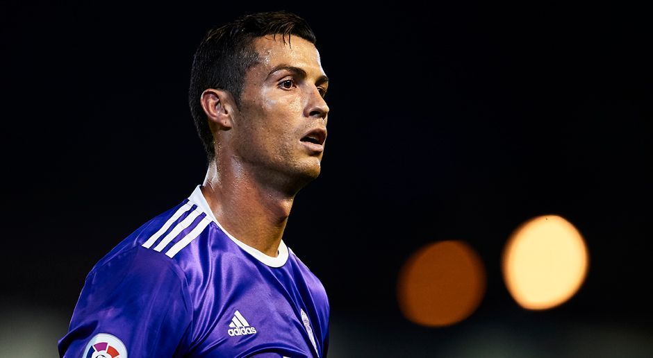 
                <strong>Cristiano Ronaldo</strong><br>
                Cristiano Ronaldo: Der Top-Star von Real Madrid kam in der abgelaufenen Saison in 36 von 38 Spielen zum Einsatz. Trotz der hohen Belastung durch die verschiedenen Wettbewerbe hielt der 31-Jährige wie von ihm gewohnt dem Druck stand. In LaLiga verpasste er lediglich zwei Spiele im April gegen Rayo Vallecano und Real Sociedad nach einem Muskelfaserriss. 
              