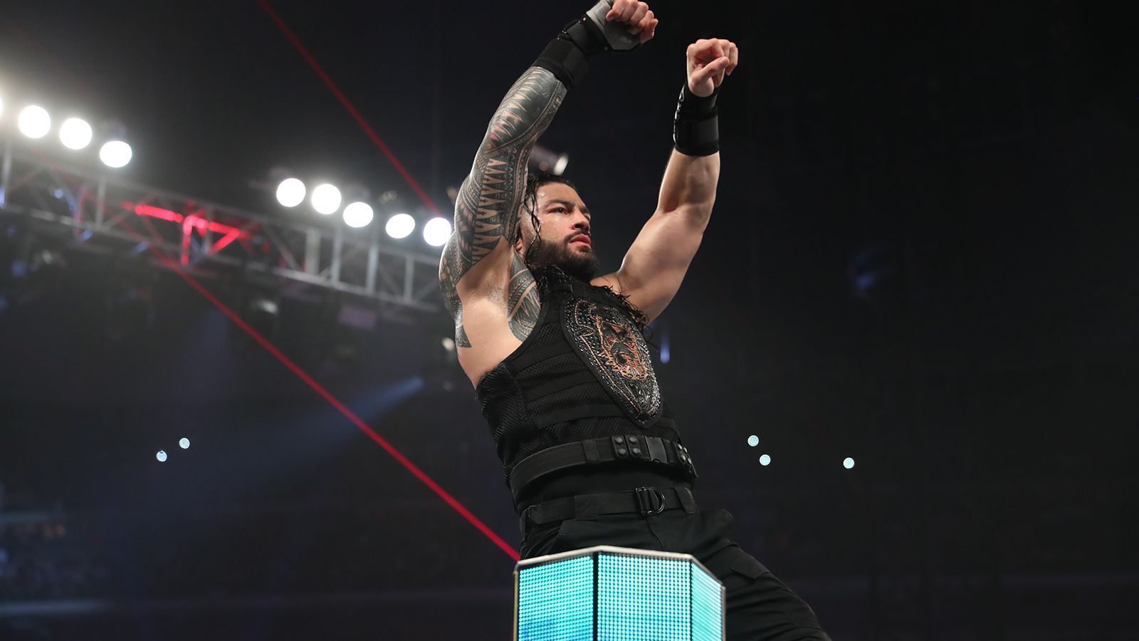 
                <strong>WWE Universal Championship: Goldberg (c) vs. Roman Reigns - abgesagt</strong><br>
                Es hätte das Mega-Match werden sollen. Die neue Generation gegen die (ganz) alte. Doch daraus wird nichts. Weil Roman Reigns aufgrund seiner Leukämie-Erkrankung zur Corona-Risiko-Gruppe zählt, sagte er das Match freiwillig ab. Für ihn springt das Monster Among Men in die Presche. Und unverhofft kommt ja bekanntlich oft. Wir glauben, Braun Strowman darf direkt seinen ersten großen Titel gewinnen.ran-Prognose: Braun Strowman
              