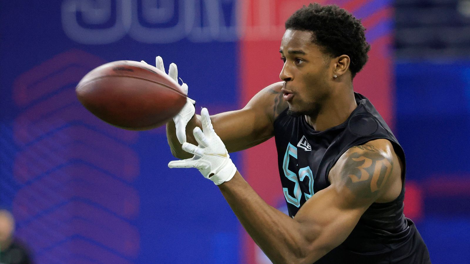 
                <strong>30. Pick: Kansas City Chiefs - Dax Hill, S, Michigan</strong><br>
                Mit dem Abgang von Tyrann Mathieu wird in der Secondary der Kansas City Chiefs eine Position frei, die ersetzt werden muss. Dax Hill soll der neue Playmaker auf der Position des Safety werden.
              