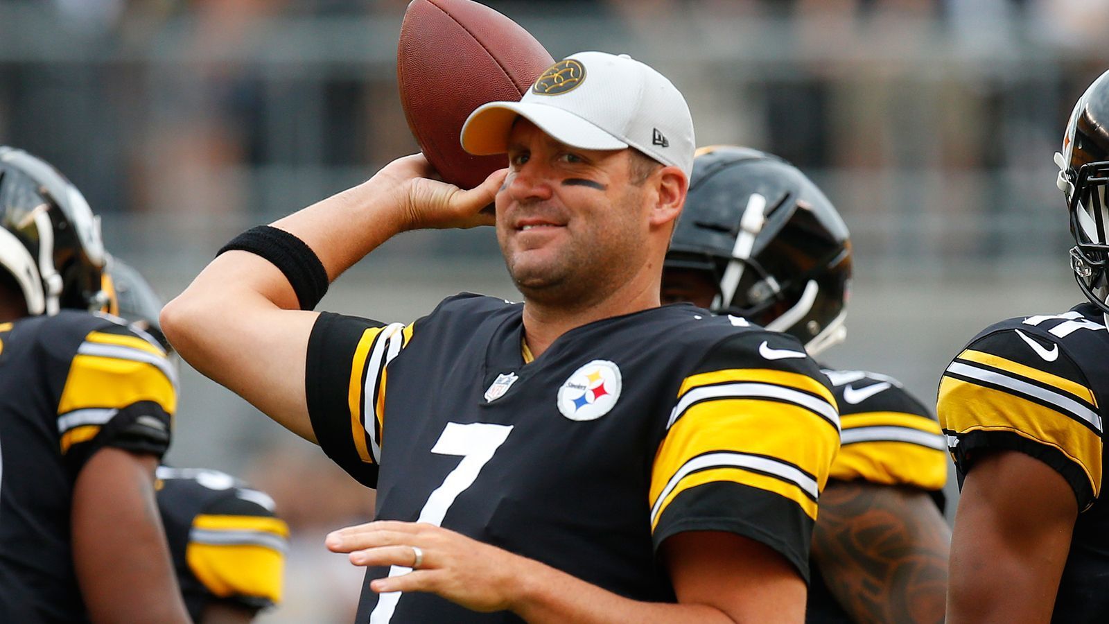 
                <strong>Platz 5: Ben Roethlisberger</strong><br>
                64.088 YardsAktiv: 2004 bis 2021 für die Pittsburgh Steelers
              