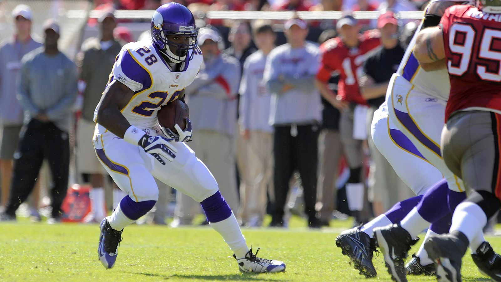 
                <strong>2008: Adrian Peterson</strong><br>
                Pro Bowl 2008Adrian PetersonMinnesota VikingsRunning Back 
              