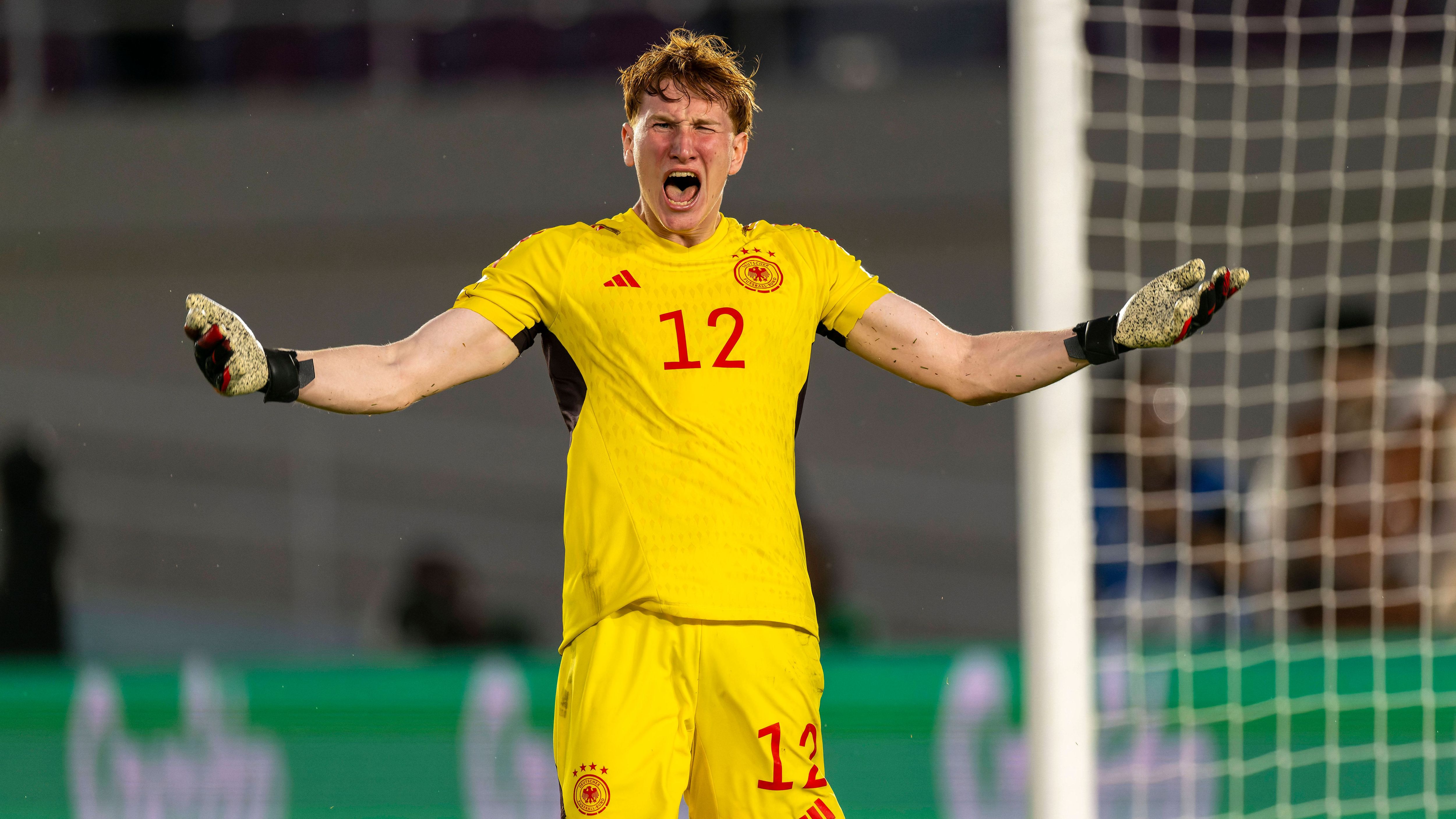 <strong>Konstantin Heide</strong><br> Der Keeper von der SpVgg Unterhaching ist nach 22 Minuten erstmals zur Stelle. Hält auch den Torpedo-Kopfball von Titi (55.) stark. Bei beiden französischen Treffern ohne Chance. Ein starker Rückhalt, der im Elfmeterschießen dann erneut zum Helden wird, als er zwei Mal hält. Macht zwar nur zwei Spiele, trotzdem war es seine WM! <em><strong>ran</strong></em><strong>-Note: 1</strong>