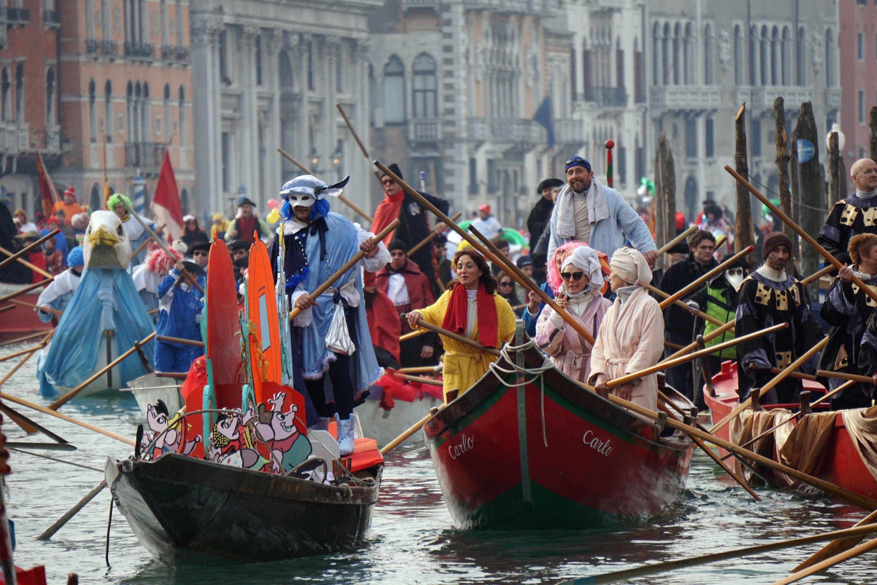 Karneval in Venedig: Riesiger Maskenball dpa 