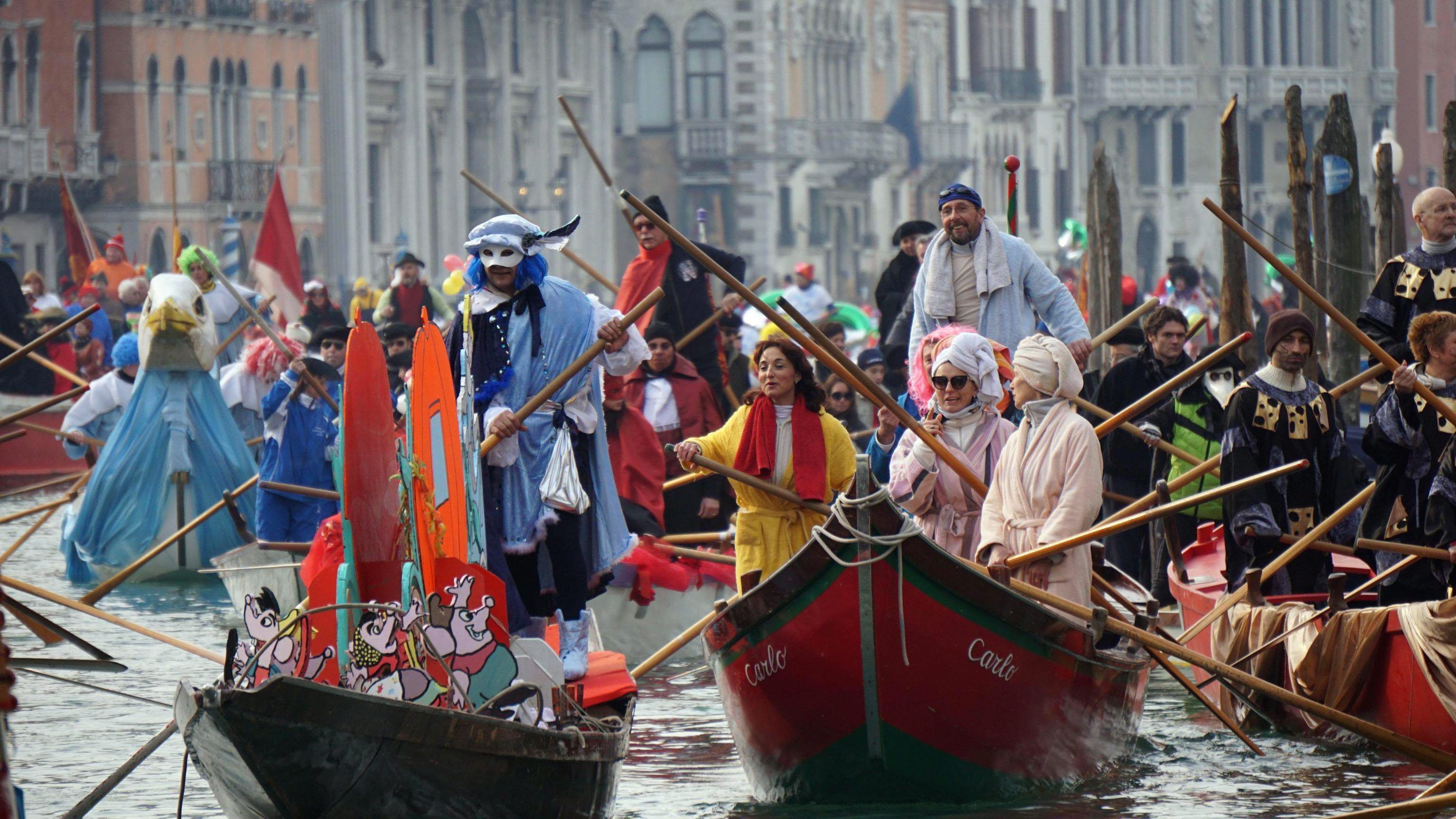 Karneval in Venedig: Riesiger Maskenball dpa 
