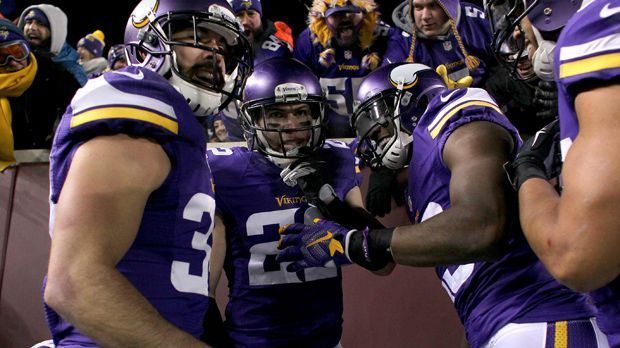 
                <strong>Minnesota Vikings</strong><br>
                Minnesota Vikings: Durch das deutliche 49:17 gegen die New York Giants sichern sich die Vikings in Week 16 das Playoff-Ticket. Und trotzdem bleibt es spannend! Denn am letzten Spieltag geht es gegen die Green Bay Packers im direkten Duell um den Division-Sieg in der NFC North.
              
