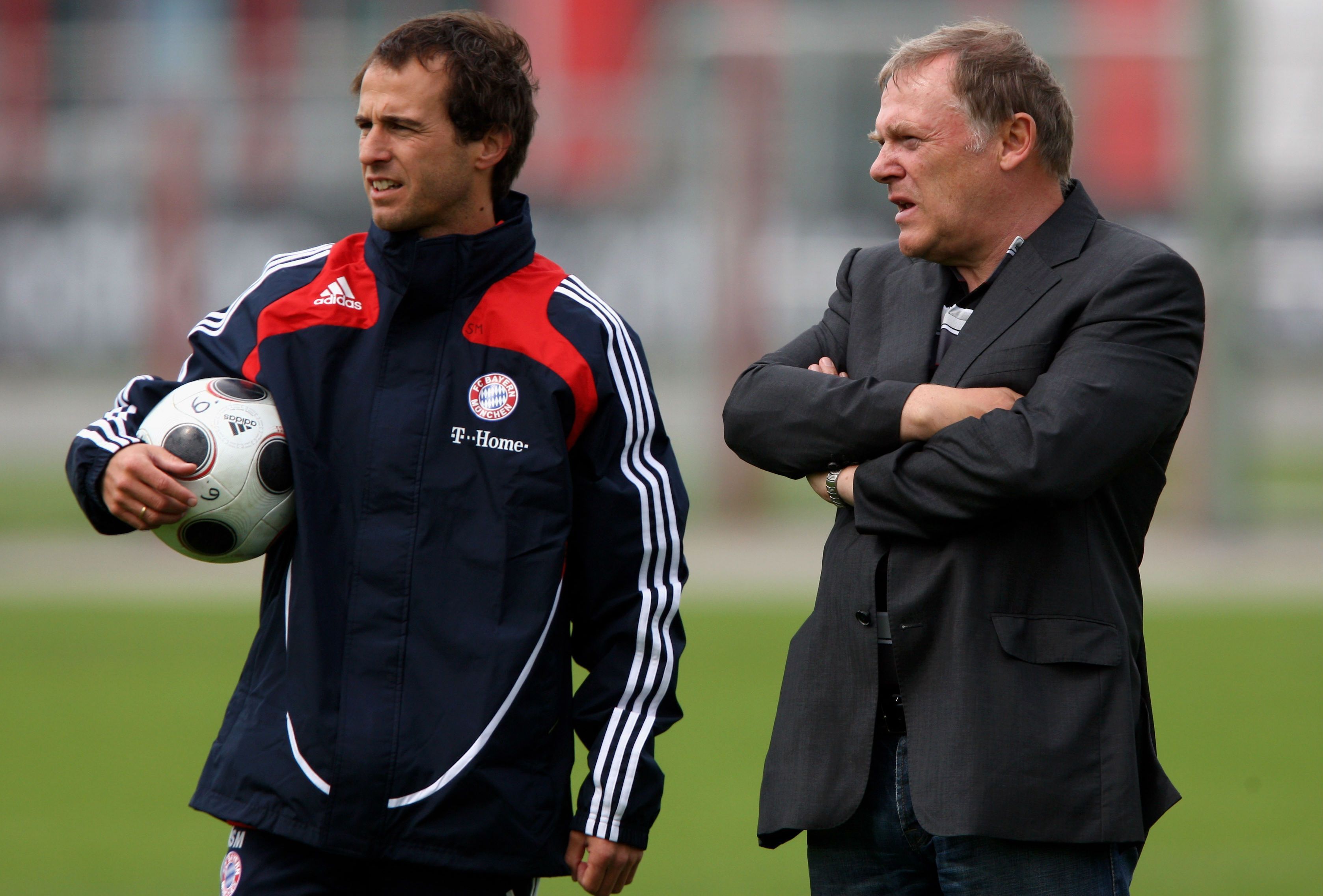 
                <strong>Gerland und Scholli</strong><br>
                Als Mehmet Scholl Trainer von Bayern II wird, warnt Gerland seinen Nachfolger: "Jetzt wird er merken, dass es nicht so einfach ist Trainer zu sein. Es reicht nicht 25 Mal das selbe zu sagen. Manche Dinge sag ich seit 25 Jahren. Und manche glauben es immer noch nicht."
              