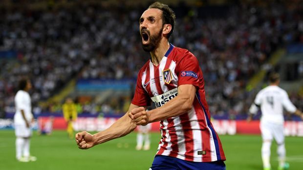 
                <strong>Juanfran (Atletico Madrid)</strong><br>
                Juanfran (Atletico Madrid): Ist nicht unbedingt für sein Offensivspiel bekannt, doch seine Vorlage zum Ausgleichstreffer ist wie aus dem Lehrbuch. Durch seine unglaubliche Kondition kann er auch noch in Verlängerung weite Wege gehen. Ist im Elfmeterschießen allerdings der einzige Spieler, der verschießt. ran-Note: 3
              