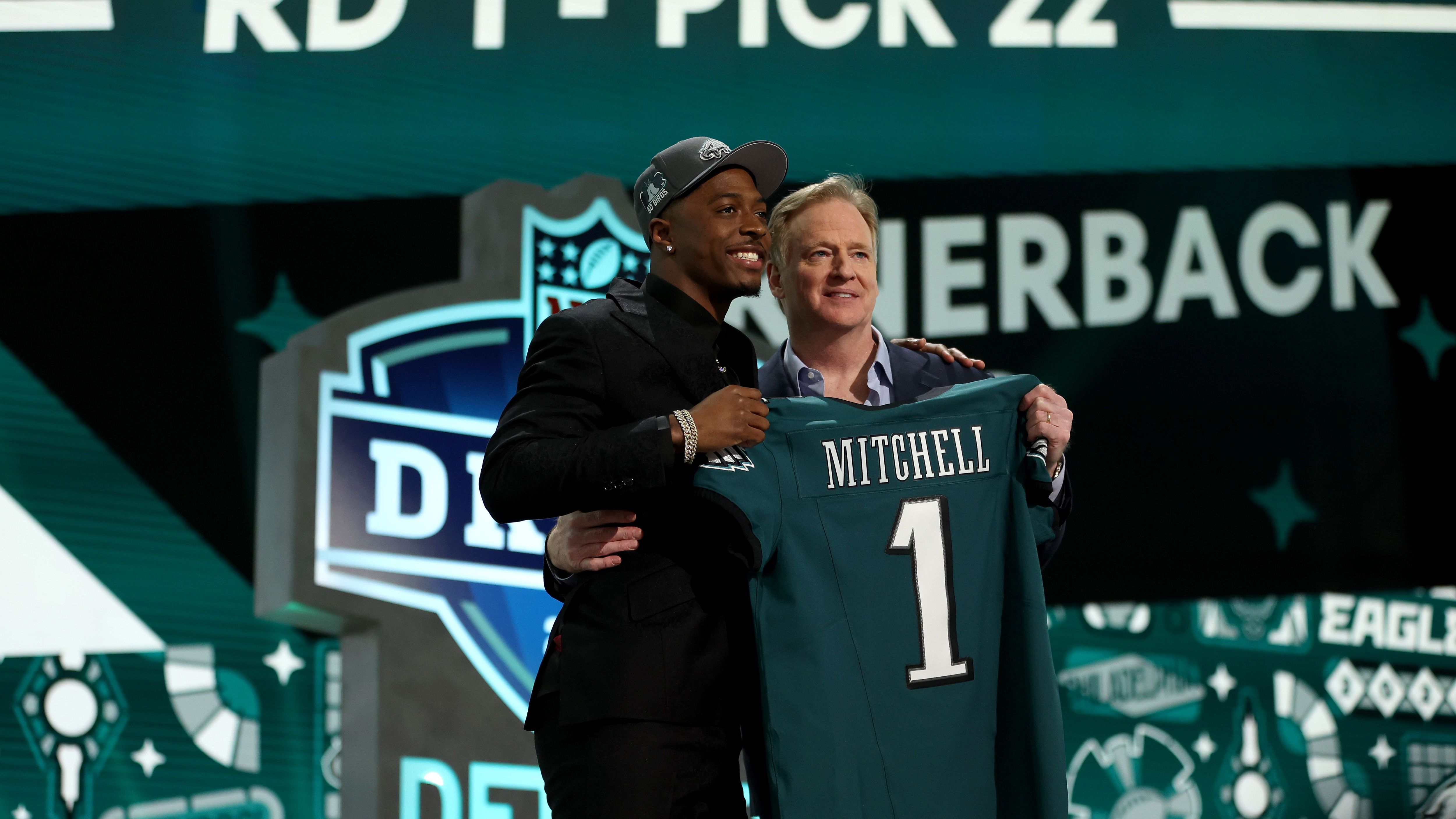 <strong>Pick 22: Philadelphia Eagles</strong><br>Quinyon Mitchell, Cornerback - Toledo<br>Prognostiziertes Gehalt: 14,38 Millionen US-Dollar (Spotrac) | 14,82 Millionen US-Dollar (Over The Cap)<br>Vertrag unterschrieben: <strong>-</strong>