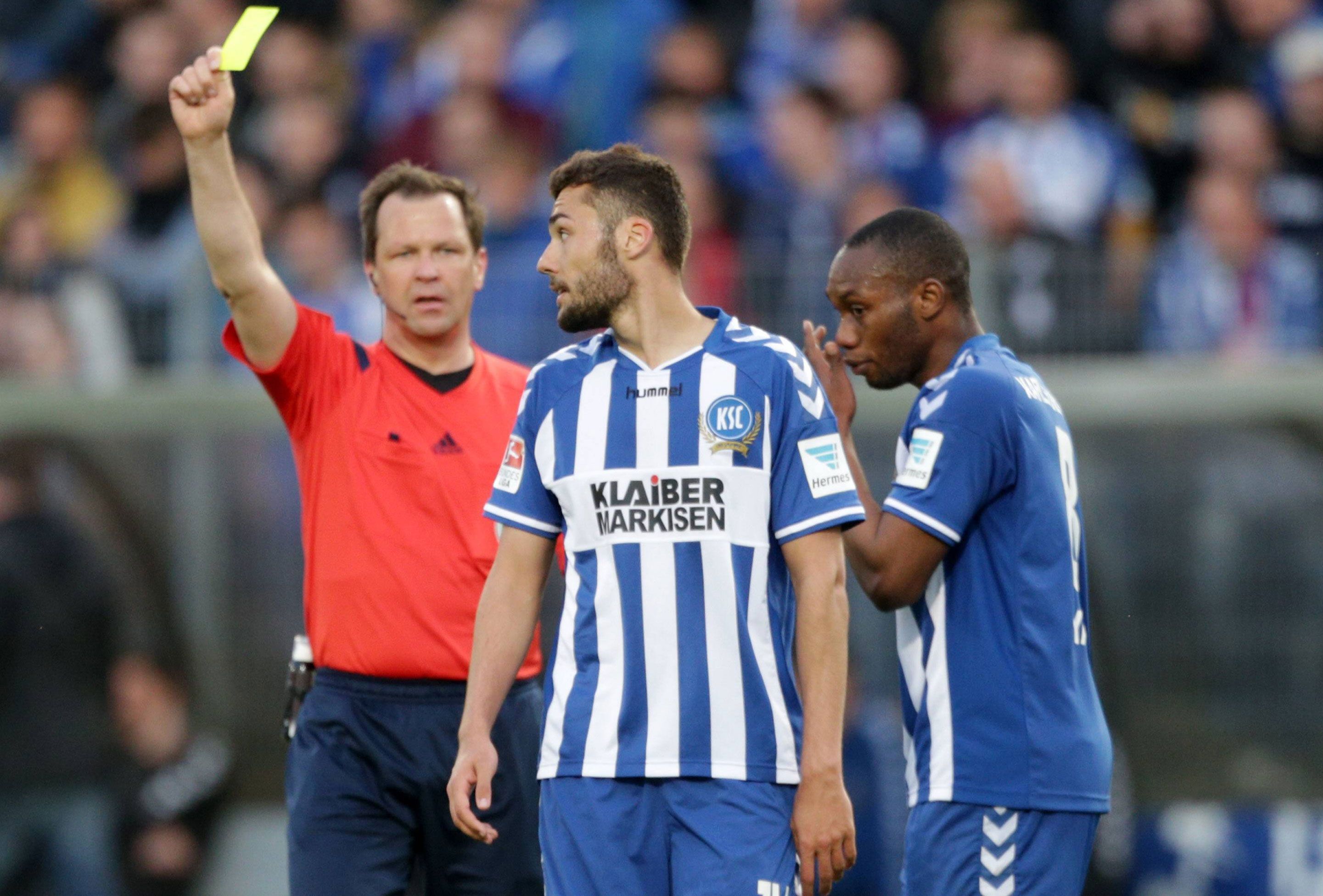 
                <strong>Der Abwehrchef: Manuel Gulde</strong><br>
                Der von Hoffenheim ausgebildete Innenverteidiger erhielt 2008 vom DFB die Fritz-Walter-Medaille als bester Nachwuchsspieler der U-17. Stammspieler wurde er erst beim KSC und leitet seither die Defensive.
              