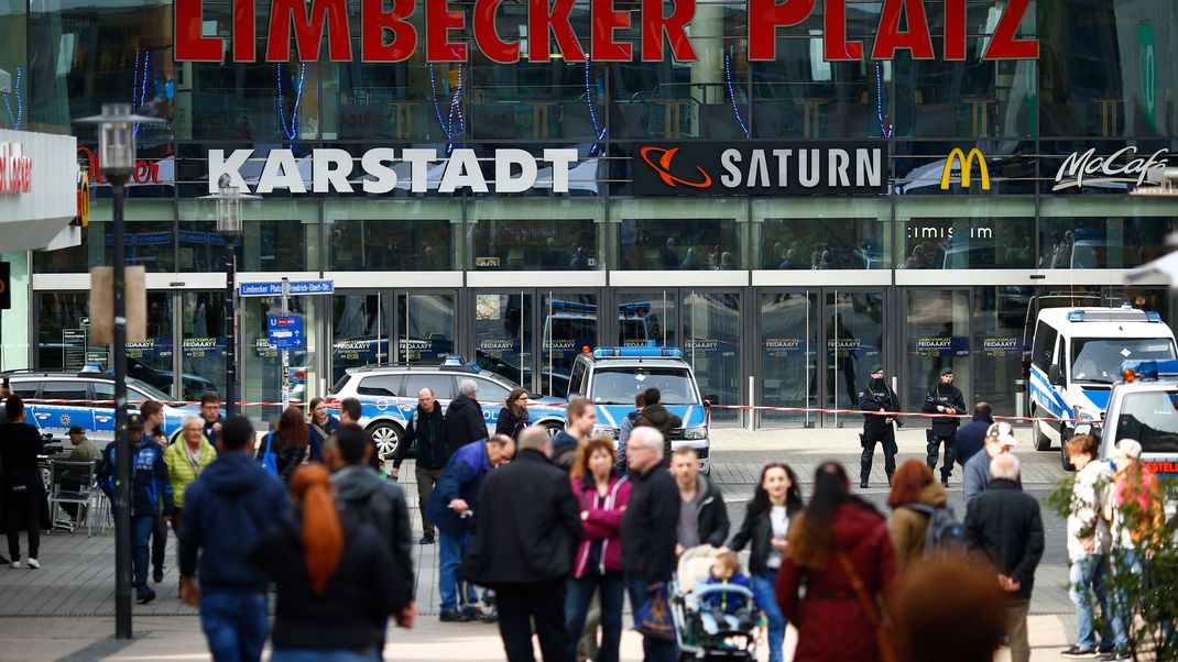 Der Eingang zum Shopping-Center am Limbecker Platz in Essen (Symbolbild).