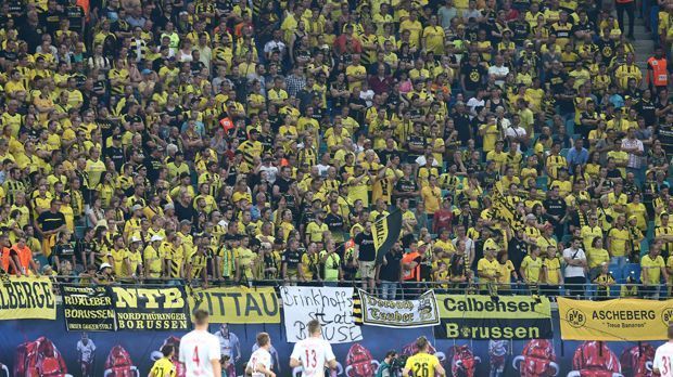 
                <strong>BVB</strong><br>
                Die BVB-Fans hatten bereits im Hinspiel in Leipzig einen ähnlichen Plan wie die Augsburger, die organisierten Anhänger sparten sich die Reise nach Leipzig. Das Problem: Ausverkauft war der Gästeblock trotzdem.
              