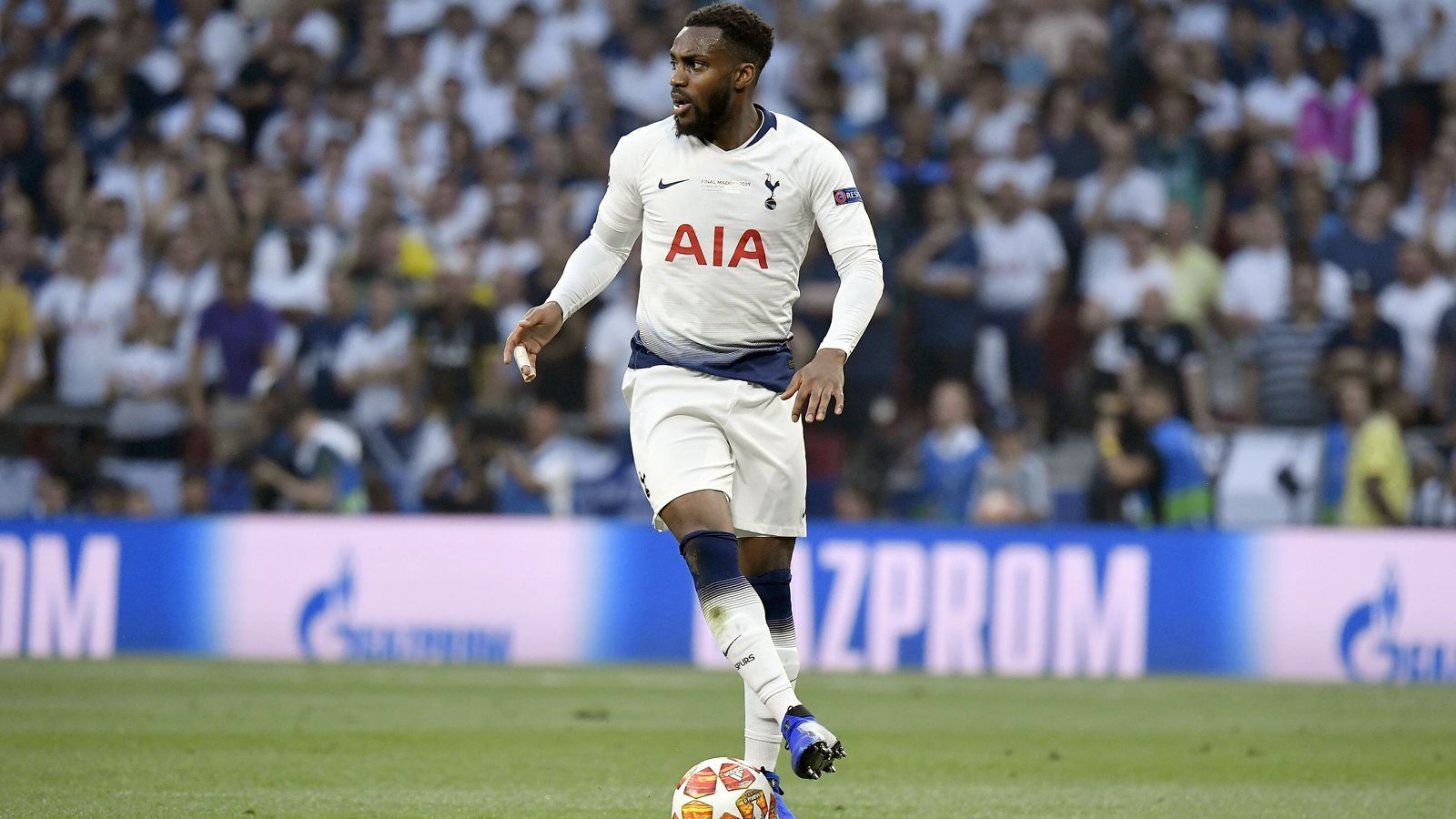 
                <strong>Danny Rose (Tottenham Hotspur)</strong><br>
                Ist auf links gut gerüstet gegen die Reds, gewinnt viele Zweikämpfe, steht sicher. Auch mit ein paar Vorstößen, die aber insgesamt zu ungefährlich sind. ran-Note: 3
              