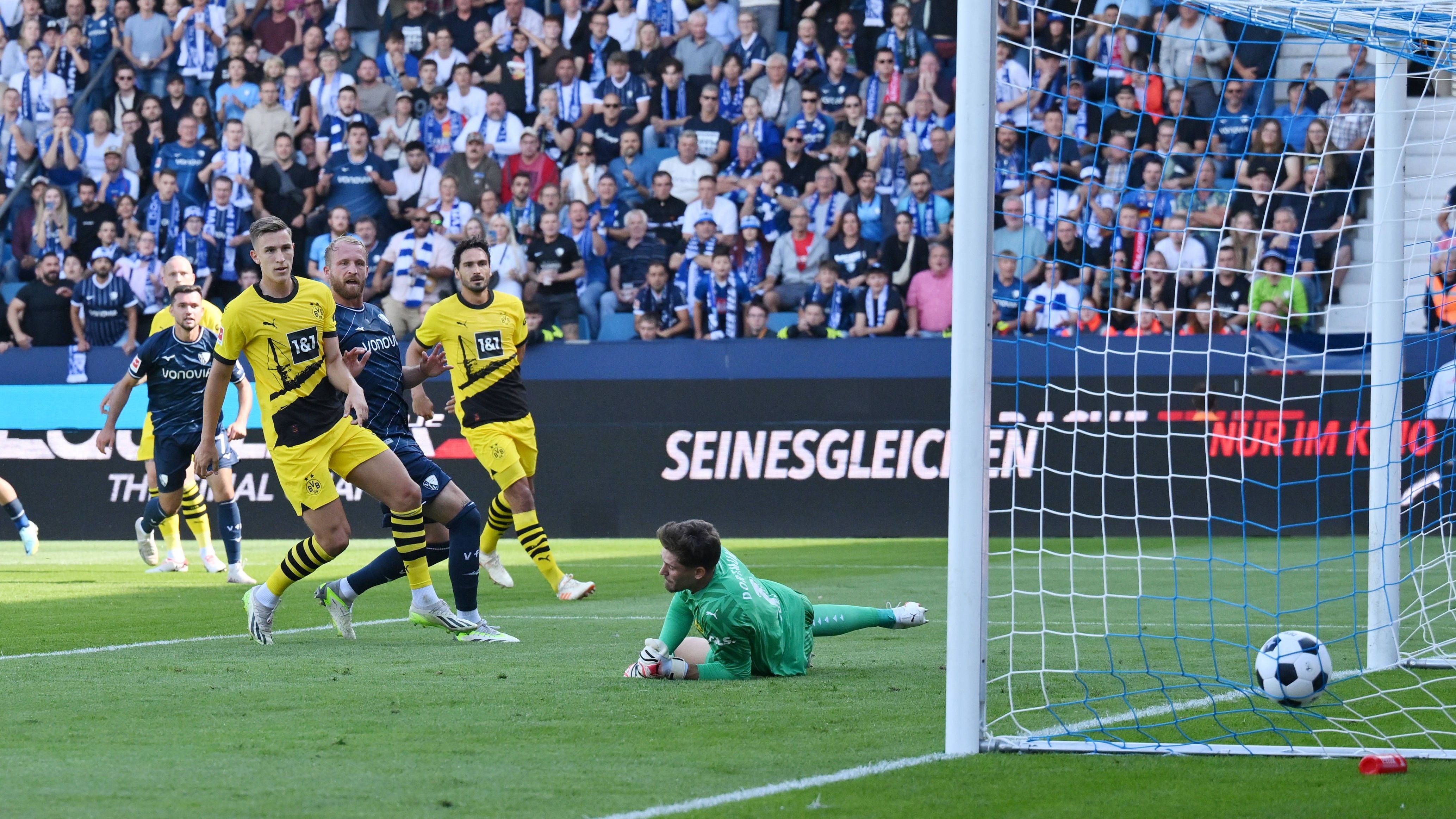 <strong>2. Spieltag: Zum 129. Mal in Folge kein 0:0 bei BVB-Spiel</strong><br>Borussia Dortmund hat im kleinen Revierderby in Bochum schon mit dem ersten Gegentreffer einen neuen Bundesliga-Rekord aufgestellt. Damit spielt der BVB zum 129. Mal in Folge in der Bundesliga eine Begegnung, in der mindestens ein Treffer fällt. Zuvor teilten sich BVB und Schalke den Rekord mit jeweils 128 Partien in Folge mit mindestens einem Treffer. (Quelle: optafranz/twitter)